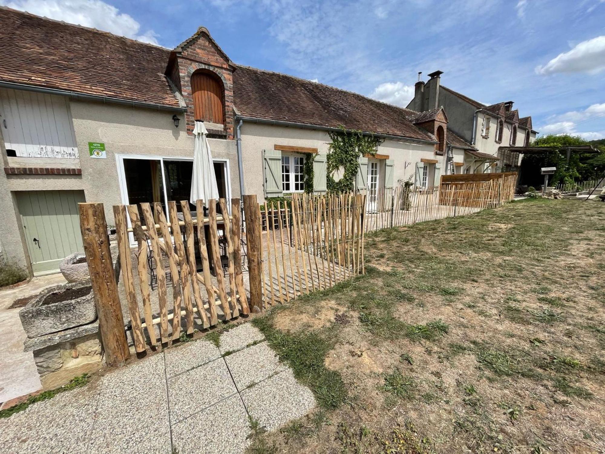 Hotel Le Gite De Gaia à Villemer  Extérieur photo